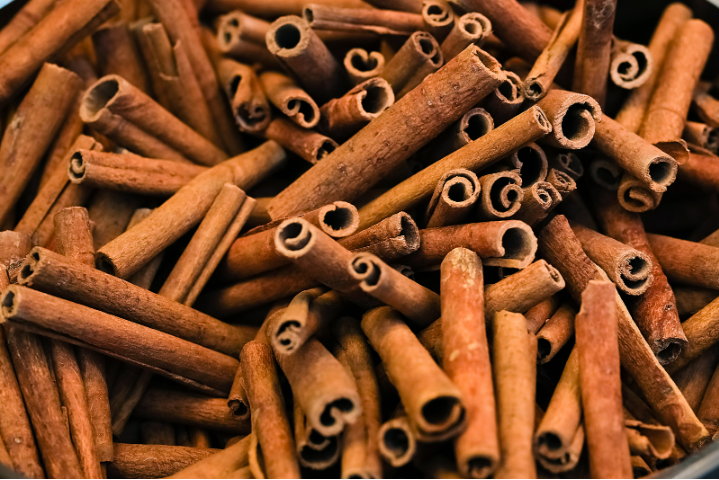 How to use scents to deter cats from the yard